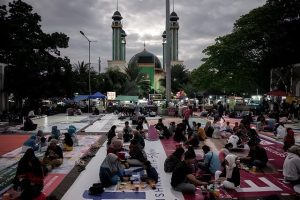Why do more non-Muslims participate in Ramadan?